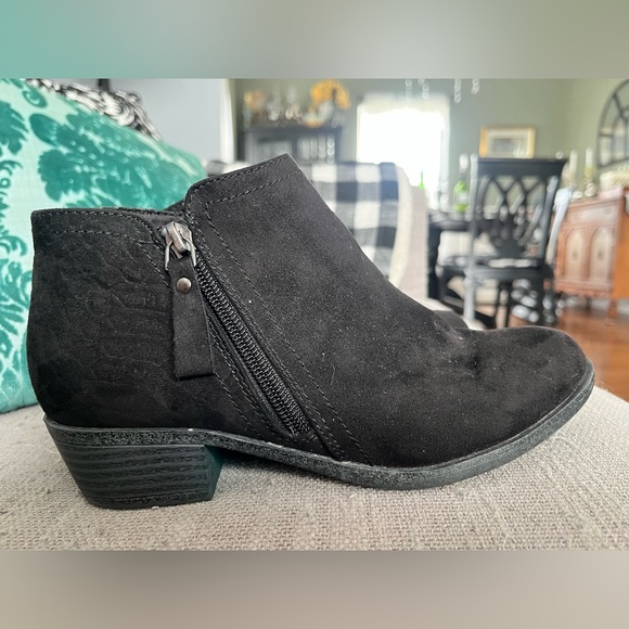 Arizona women’s vegan suede black ankle boots/ booties size 6 - Picture 4 of 5